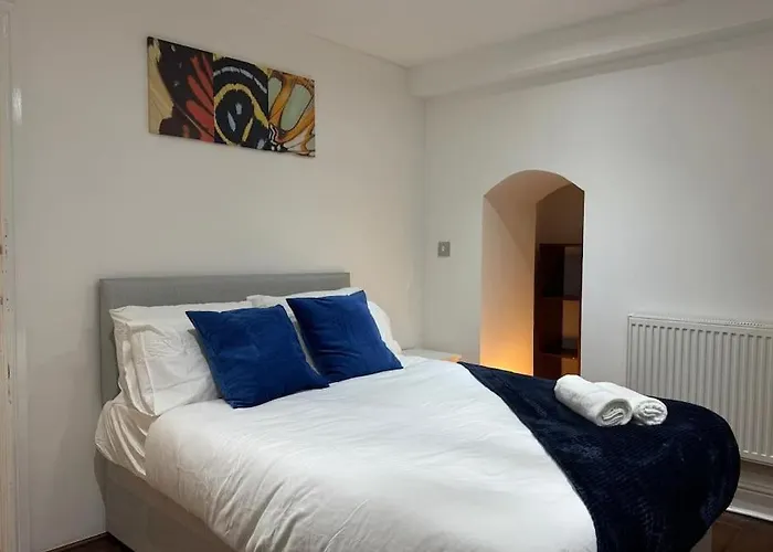 Riverside Haven Room 6